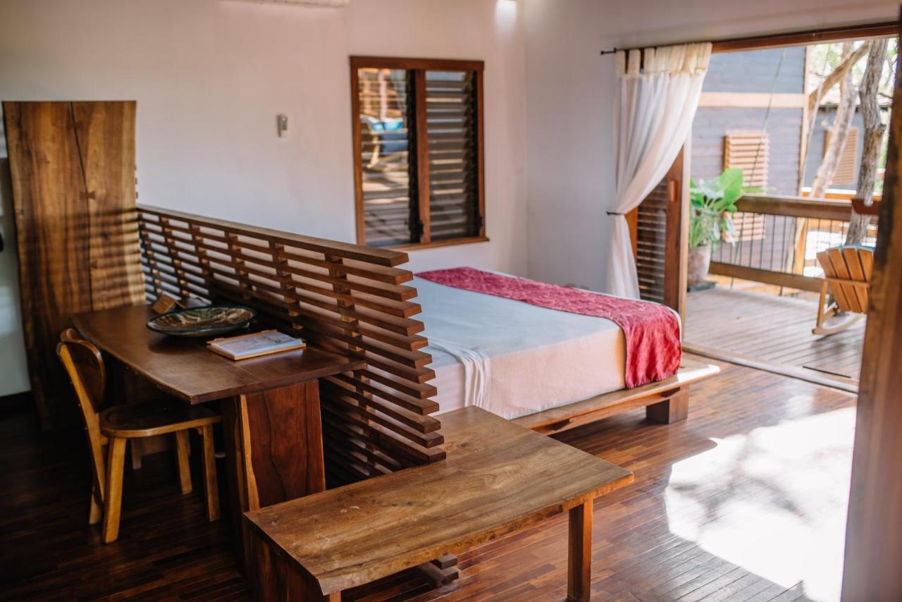 Aqua Oceanfront Hotel Resort Эль-Хиганте Экстерьер фото