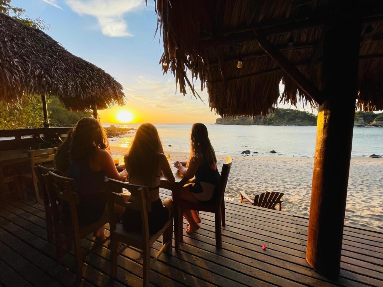 Aqua Oceanfront Hotel Resort Эль-Хиганте Экстерьер фото